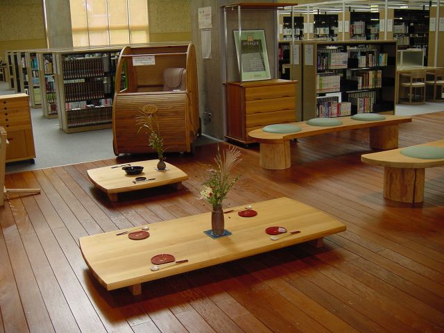 「自然が香る鳥取の家具」展示