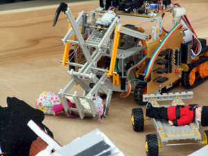 米子工業高校とレスキューロボット競技会を開催しました。