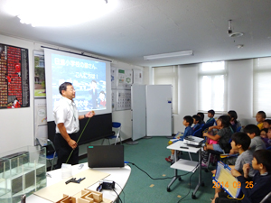 まちなかキャンパス見学会・里山生物園観察会を開催しました～日進小学校2年生の皆さんを迎えて