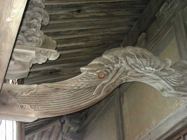 安楽寺本堂（海老虹梁）