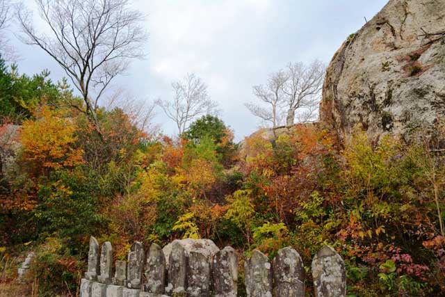 立岩と三十三観音石仏