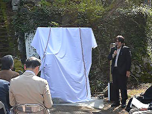 文化財としての摩尼寺・摩尼山の説明(浅川教授)