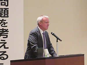 ブルース・ハス氏の特別講演