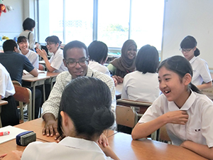 グループごとにチャットを楽しむ様子