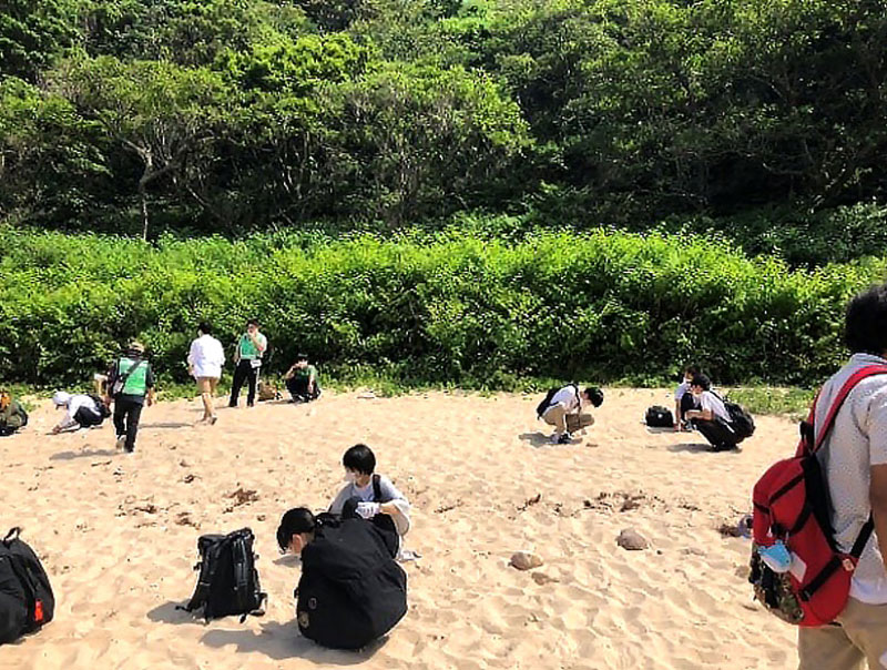 漂着ごみの回収作業(城原海岸)