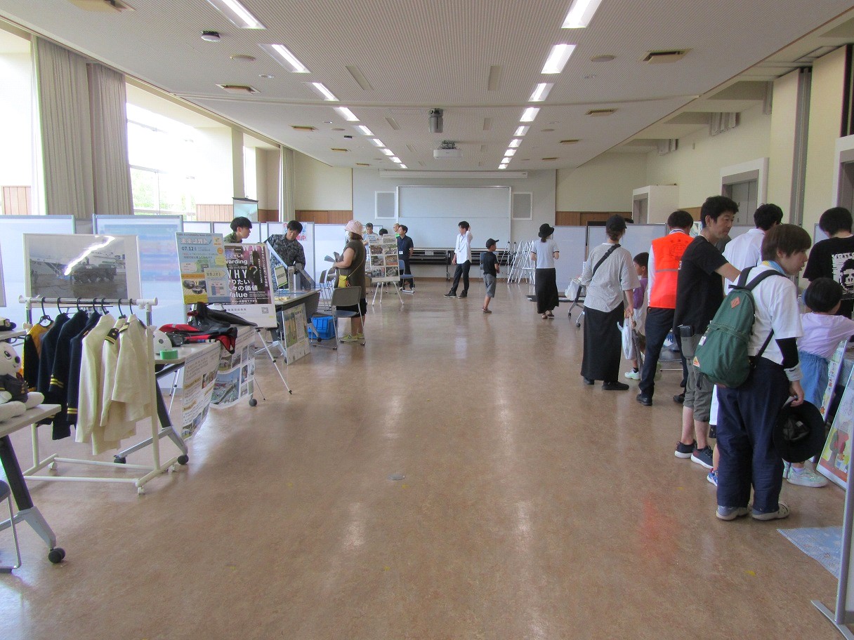 省庁や企業等の防災に関する様々な体験・展示ブース
