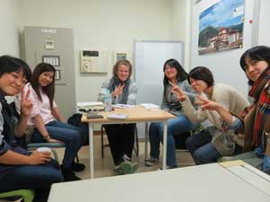 本学学生と日本語会話を楽しみました