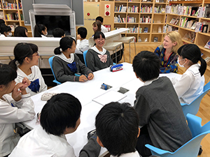 チャットしている様子