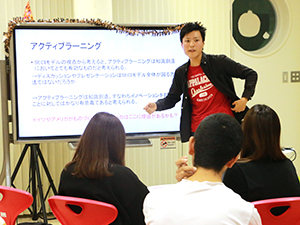 アクティブラーニングの大切さを説明している様子