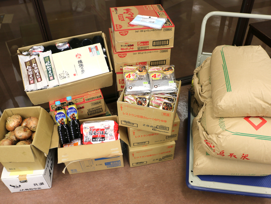 寄附いただいた食料品(光輪寺様)