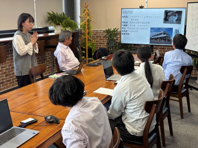 藤原さんが会社の分析結果を披露