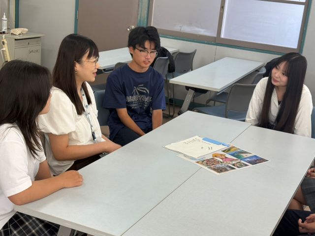 英語村スタッフとチャットをしている様子