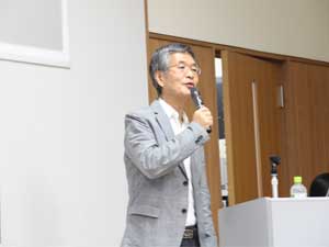 岡崎所長の開会挨拶